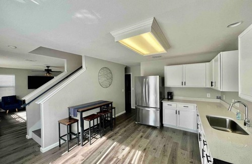 McKinney House | Huge Renovated Home + Yard Close to DT & Airport