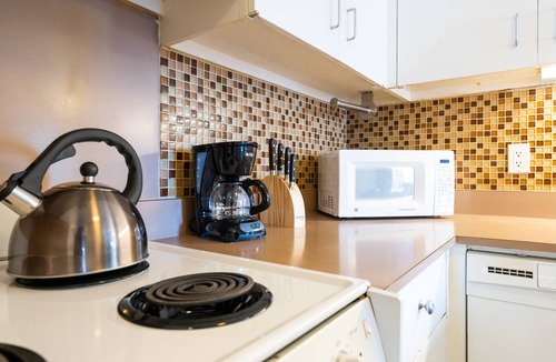 Waikiki Apartment | Huge Studio Unit with Lagoon View! #934