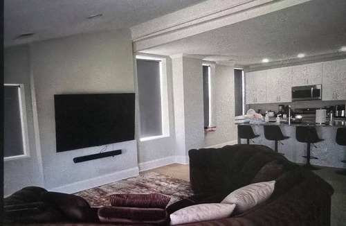 Downtown Baltimore Apartment | Huge Upscale Downtown Penthouse 4Bedrm/3Bath - 5 mins from Penn Station