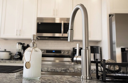 Downtown Baltimore Apartment | Huge Upscale Downtown Penthouse 4Bedrm/3Bath - 5 mins from Penn Station