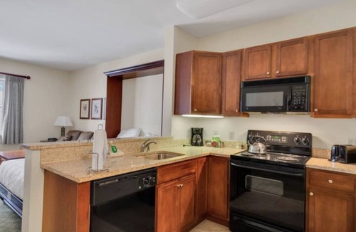 Hunter Condo | Hunter Mtn Slopeside Ski Resort w HotTub Fireplace Heated Pool Restaurant