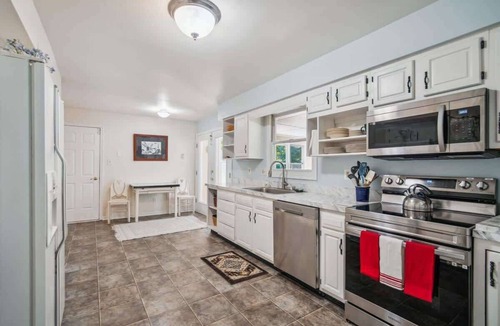 Barstow House | Huntingtown Wooded Charm House
