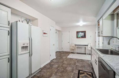 Barstow House | Huntingtown Wooded Charm House