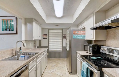 Hutto House | Hutto 4 BDRM GETAWAY HOME PERFECT FOR BUSINESS OR LEISURE.