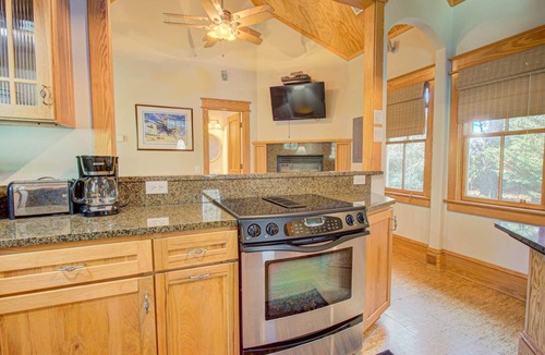 Historic Downtown Manteo Cottage | IC3 The Wright Getaway * Dog Friendly