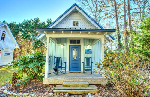 Historic Downtown Manteo Cottage | IC3 The Wright Getaway * Dog Friendly