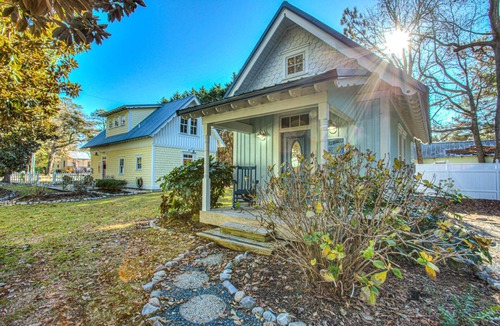 Historic Downtown Manteo Cottage | IC3 The Wright Getaway * Dog Friendly
