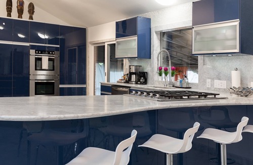 Wilmington House | Ice Palace: Luxe Modern Retreat Near Beach – King Bed, Large Yard, Cool Design
