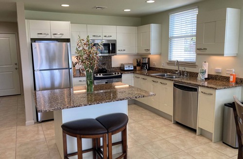 Kahaluu Bay Condo | Iconic Iron Man Inspiration! 225/nt all incl, w AC, 5 Star Lux on the Big Island
