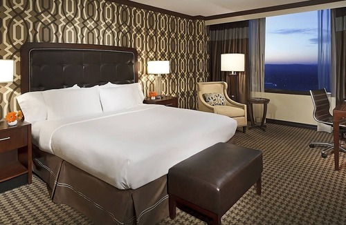 Alexandria West Hotel | Ideal Location! Indoor and Outdoor Pool, Pet-Friendly Property, Parking Onsite!