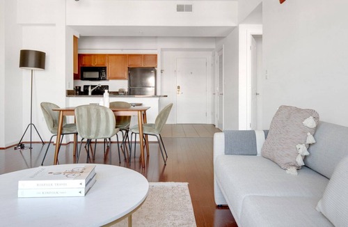 Logan Circle Apartment | Ideal Logan Circle 2BR w/ Gym, W/D & Pool, walk to bars by Blueground