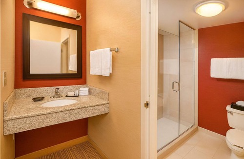 Durham Hotel | Ideal Mix of Comfort and Value! 4 Relaxing Units, Free Parking, Onsite Pool
