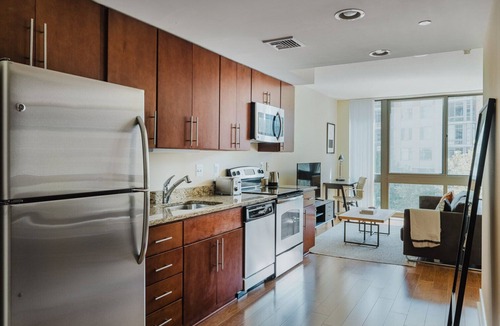 Mount Vernon Triangle Apartment | Ideal Mt Vernon 1BR w/Rooftop Pool & A/C, nr Chinatown, by Blueground