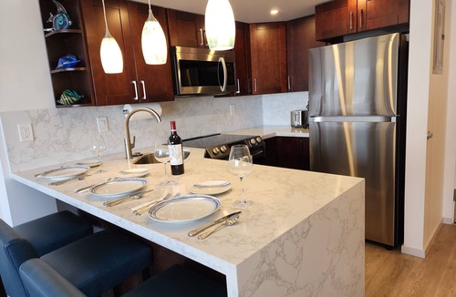 Waikiki Condo | Ilikai 1129 - Fully remodeled unit with full kitchen and spectacular ocean view