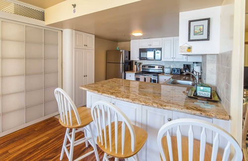 Waikiki Condo | Ilikai 1418 2 Bed Room Luxury Remodel Ocean/Lagoon Views