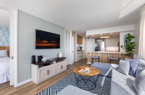 Waikiki Apartment | Ilikai Collection 12 Corner Oceanfront Condo with amazing views