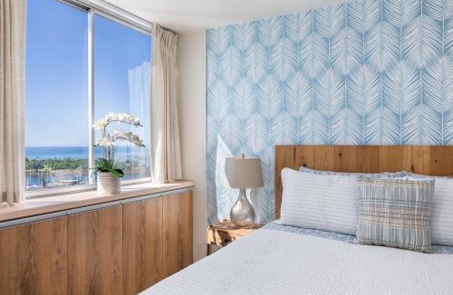 Waikiki Apartment | Ilikai Collection 12 Corner Oceanfront Condo with amazing views