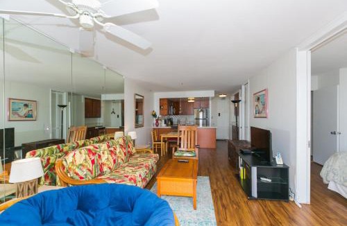 Waikiki Apartment | Ilikai Marina 1394 Yacht Harbor View 1BR