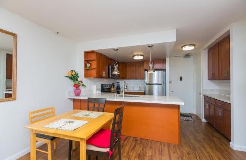 Waikiki Apartment | Ilikai Marina 1394 Yacht Harbor View 1BR