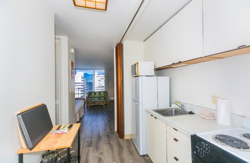 Waikiki Apartment | Ilikai Marina Studio City View Condos with Fully Equipped Kitchens & Free Wifi