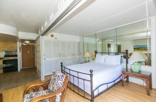 Waikiki Apartment | Ilikai Tower 1936 condo
