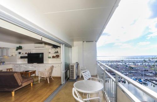 Waikiki Apartment | Ilikai Tower 839 Yacht Harbor View 1BR