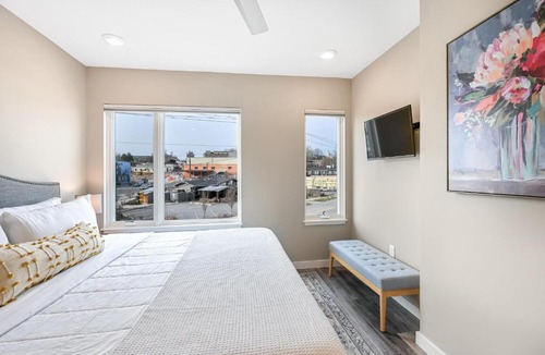Asheville House | Immaculate South Slope Townhome Unit 96