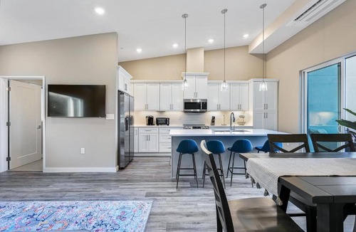 Asheville House | Immaculate South Slope Townhome Unit 96