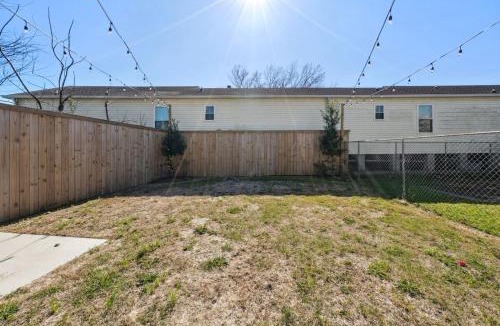 Tulane - Gravier House | Immaculate Superdome Home Parking Yard TVs Ensuite