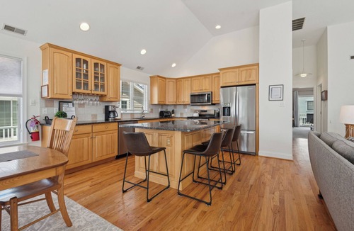 Avalon House | Immaculately kept home is just 1 1/4 blks to the beach and boardwalk