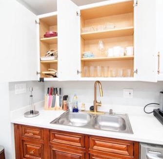Northeast Apartment | Impeccable Capitol Hill Apartment Free parking Pass