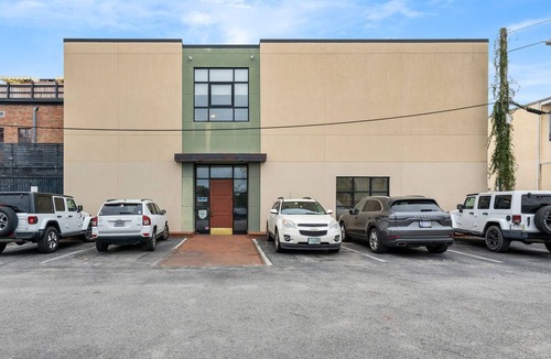 Downtown Charleston Apartment | In the Heart of King Street | Battery Suite