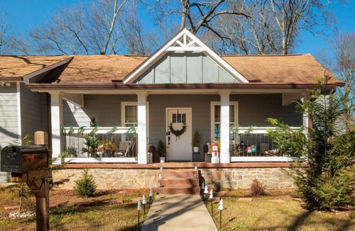Lithonia House | Incredible King Bed Room Private Entry Bathroom