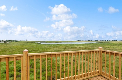 Slidell House | Incredible Lakefront home