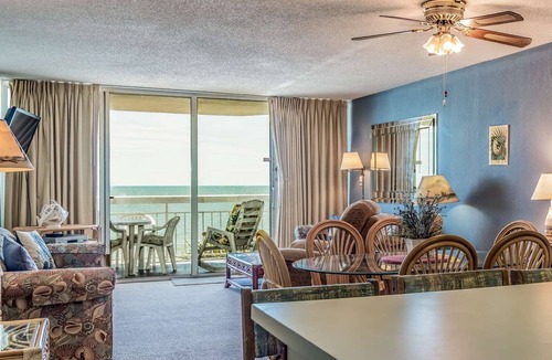 Garden City Condo | Incredible Water's Edge Views with Free Tickets to Local Attractions! WE307