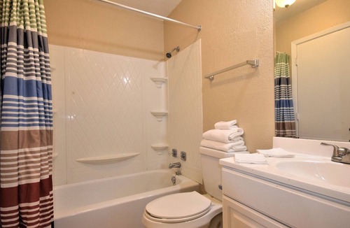 Fort Worth House | Independent Unit 2 Bed 1 Bath Queen Bed Washer-Dryer Internet