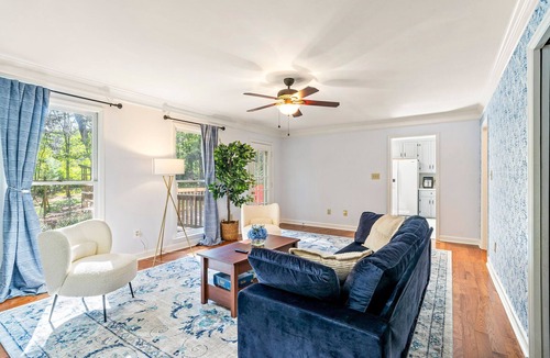 Athens House | Indoor Games, Pool Table, 10 min to UGA