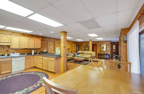 Newland House | Indoor Sauna, Hot Tub & Golf