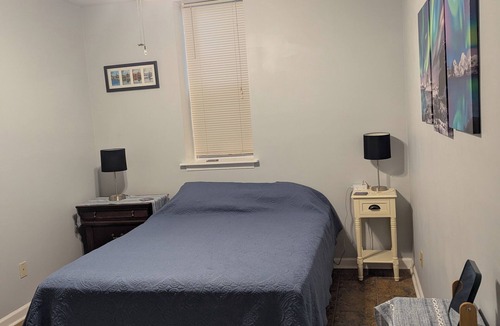 Middletown House | INDULGE - FRESH FLOWERS, MANY AMENITIES