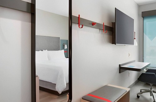 Savannah House | Indulge in Comfort! Restaurants, Shopping!