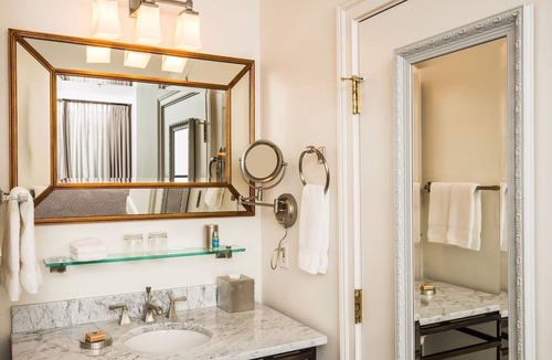 West Campus Hotel | Indulge in Historic Charm & Modern Amenities – Boutique Hotel Experience
