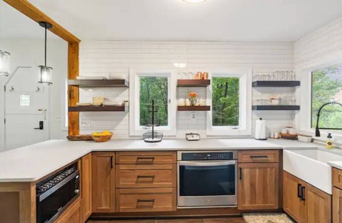 Batesville Cabin | Inn at the Woods: Updated Cabin w/Mountain Views