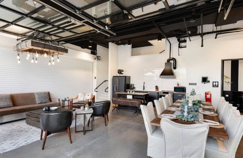 East Cesar Chavez House | Inn Cahoots on 6th: 5BR/13Beds - Pool, Rooftop, Garden Bars, Walk to Everything!