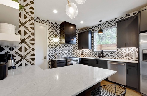 East MLK House | InstaWorthy Group Travel Retreat | 3.5 Miles to DT