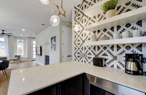 East MLK House | InstaWorthy Group Travel Retreat | 3.5 Miles to DT