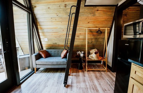 Coosa Cabin | Intimate A-Frame Cabin for a Romantic Retreat in Cedar Bluff, Alabama