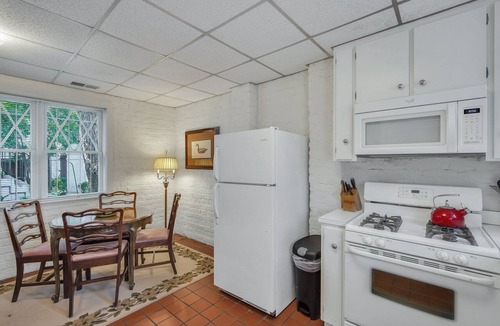 Historic Downtown Savannah Apartment | Intimate Getaway for Two, Steps from Forsyth Park by Lucky Savannah