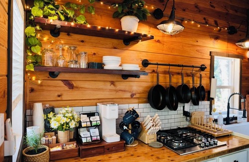 Centre House | Intimate Tiny Home Escape- Hot Tub-Fire Pit- Private Half Acre Near Weiss Lake