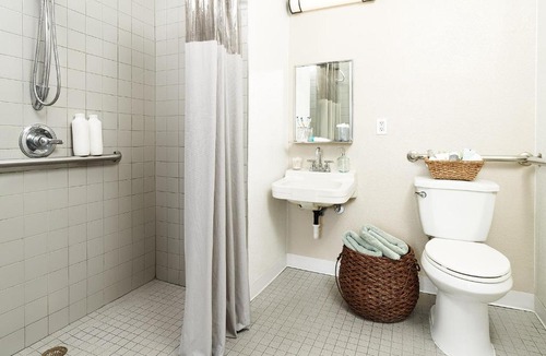 Central Newport News Hotel | InTown Suites Extended Stay Newport News VA - I-64