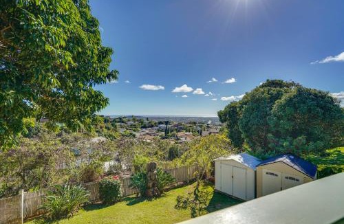 Aiea Apartment | Inviting Aiea Bungalow with Balcony, Grill and Views!